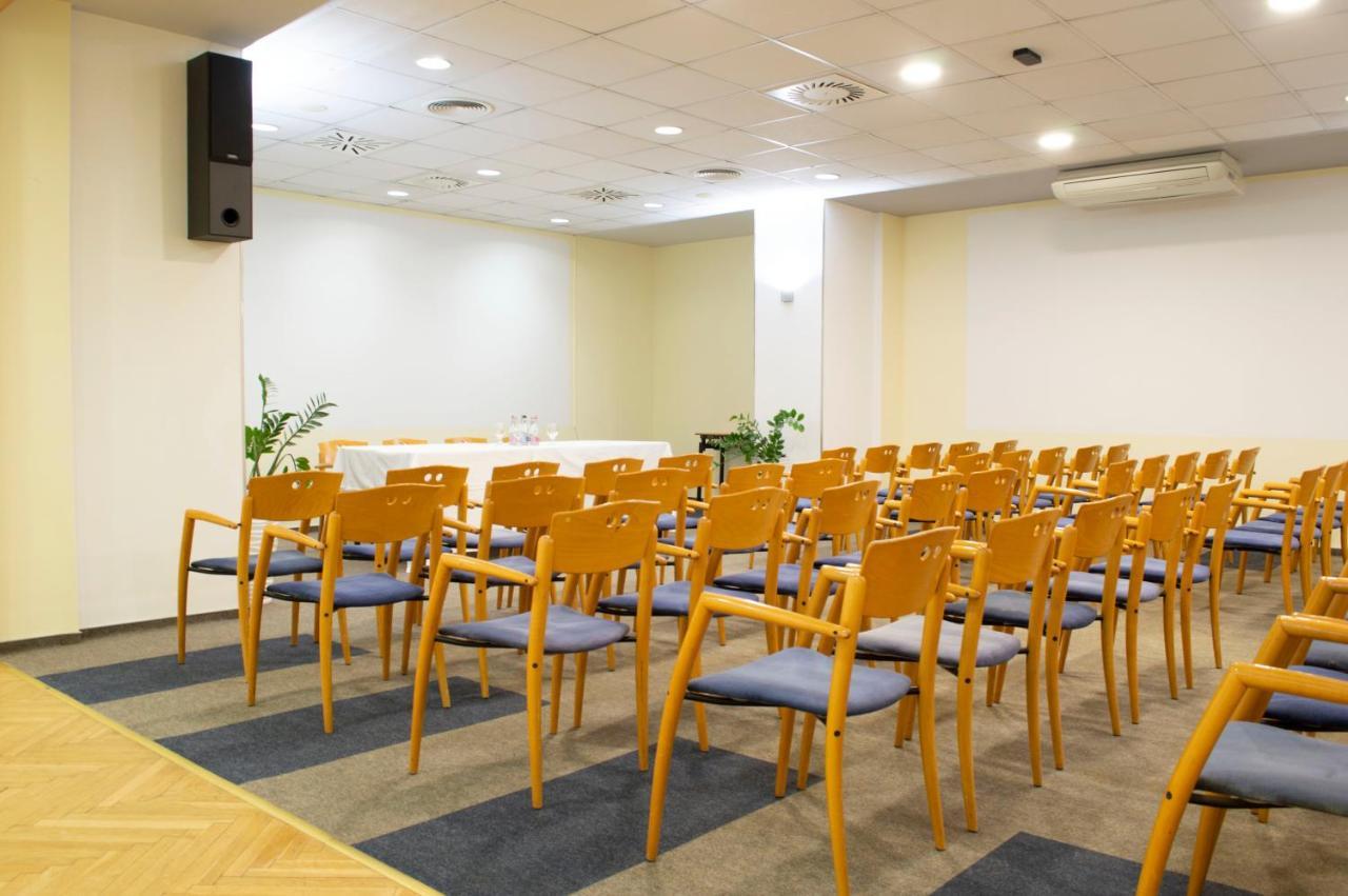 Hotel Szieszta Sopron Extérieur photo
