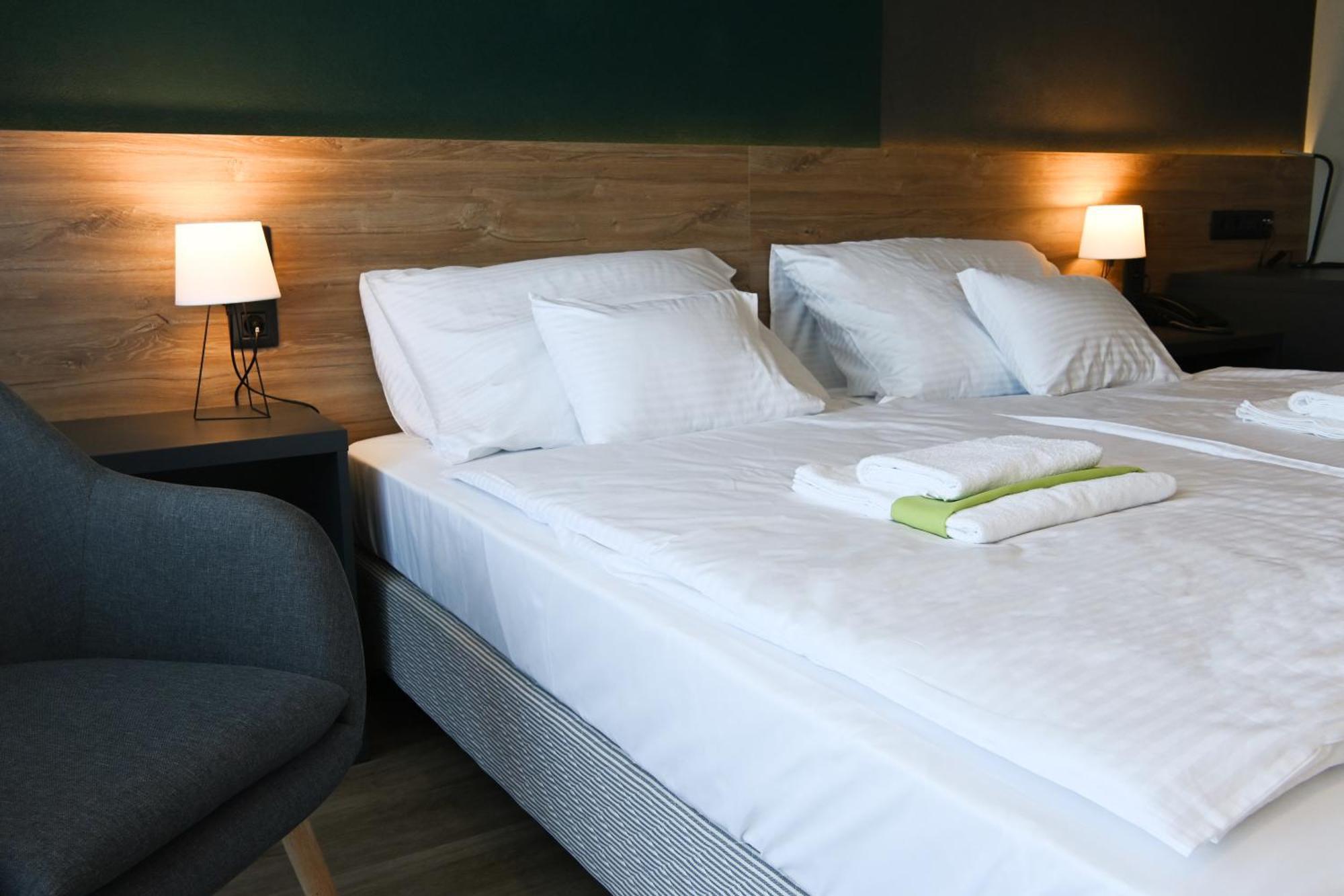 Hotel Szieszta Sopron Extérieur photo