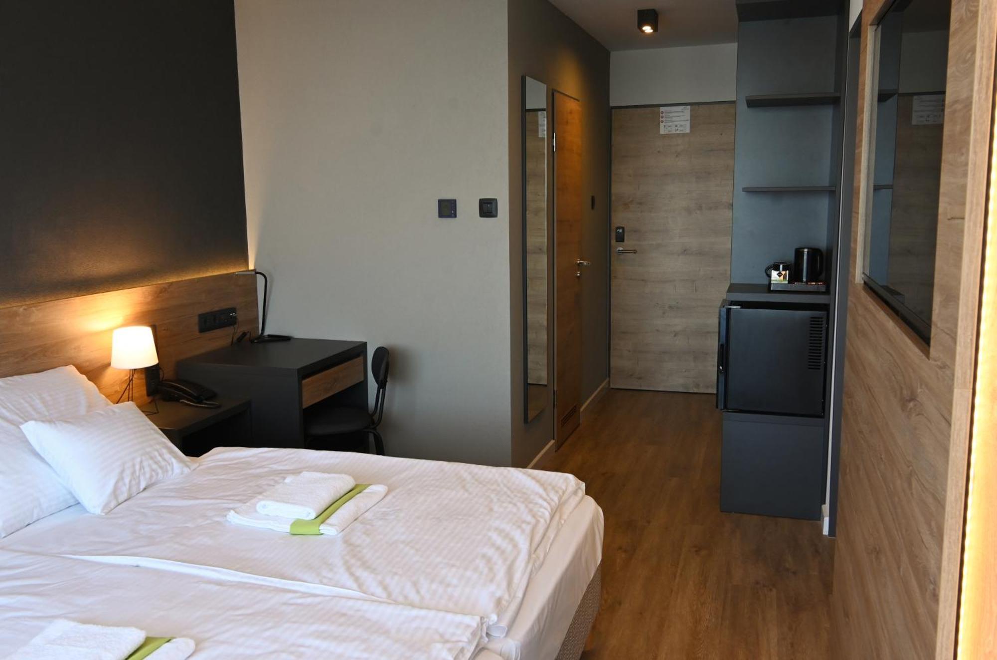 Hotel Szieszta Sopron Extérieur photo